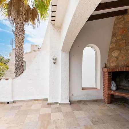 Detached House Big Terrace, Few Steps Away From The Beach, Paddel, Minigolf, Bbq
